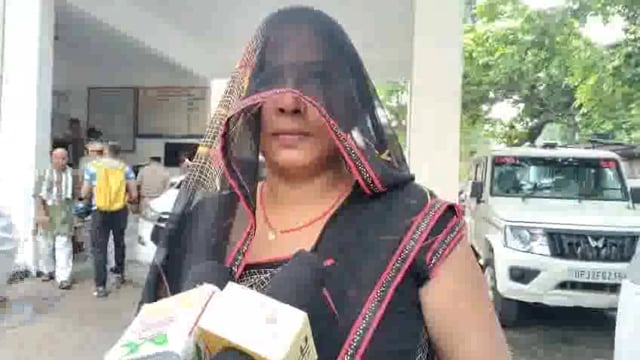 संबंध बनाकर महिला को दिया धोखा साथी पैसा और जेवर ले गया।