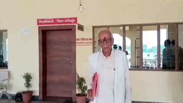 चकबंदी में मिली जमीन को ग्राम प्रधान द्वारा जबरजस्ती कब्जा कराने का बुजुर्ग किसान ने लगाया आरोप