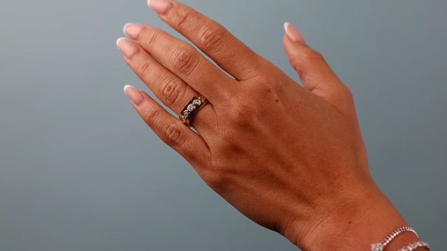 Isle Oval Diamond Band - Video