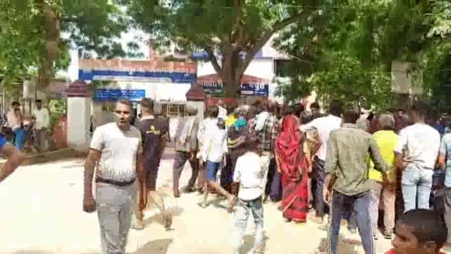 सुरीर क्षेत्र में ईट भट्ठा मजदूर की गोली मारकर ईट से चेहरा कुचलकर की नृशंस हत्या परिजनों में फेला आक्रोश 