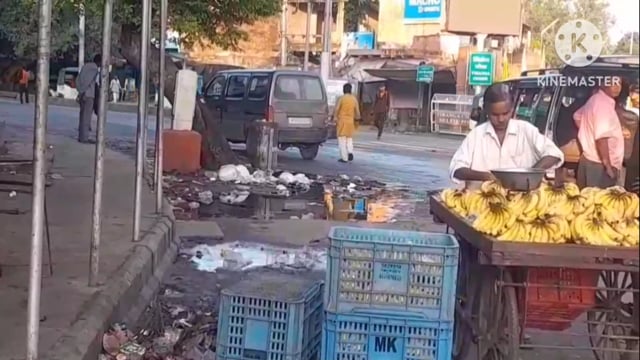 आगरा नगर निगम की सफाई कर्मचारियों की हड़ताल तीसरे दिन भी रही जारी