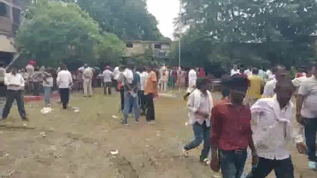 लखीसराय जिले में  कार्यकर्ताओ को खिलाया गया  मटन चावल  तो मुंगेर  खिलाया गया शुद्ध शाकाहारी। कार्यकर्ताओ ने कहा गुरुवार को नहीं खाया जाता है मांसाहारी भोजन।  #MungerNews,BiharNews