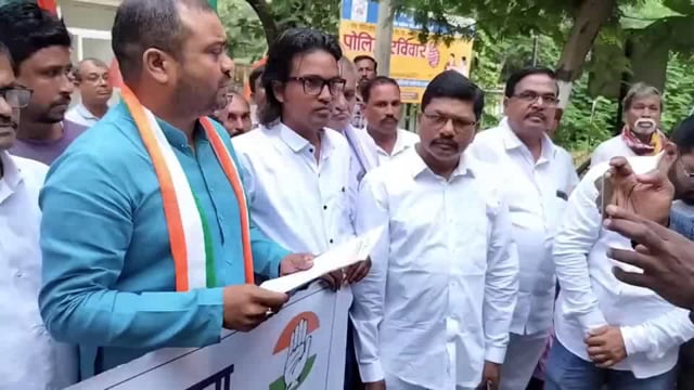 शेतकर्याच्या विविध समस्या घेऊन कॉग्रेस जिलाध्यक्ष महेंद्र ब्राम्हणवाडे धडकले जिला     कृषी अधिक्षक कार्यालयावर 