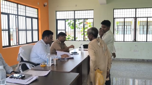 तहसील सभागार में उप जिलाधिकारी की अध्यक्षता में आयोजित संपूर्ण समाधान दिवस में 27 प्रार्थना पत्रों में चार का निस्तारण