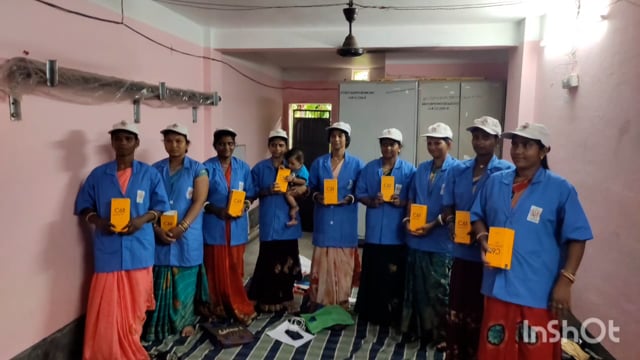 जीविका कार्यालय में पशु सखियों के बीच किया गया मोबाइल का वितरण, कार्यों का सही समय पर होगा निदान