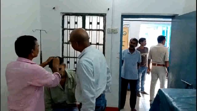 सास ससुर को बचाने के दामाद को पड़ोसियों ने पीटा।