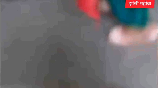 महोबा मैं जिला अस्पताल के अंदर ड्यूटी छोड़कर फिल्मी गानों में डांस पार्टी करते हुए नजर आ रहे स्टाफ के खिलाफ करवाई ।