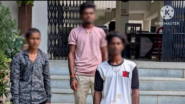 15 लीटर महुआ शराब के साथ बाइक समेत तीन युवक गिरफ्तार