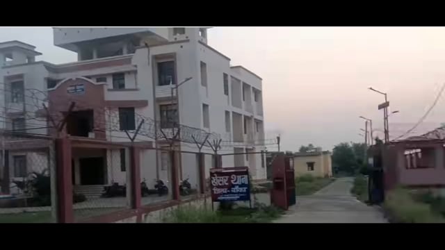 खेसर थाना की पुलिस 27 लीटर देसी महुआ शराब के साथ रंगे हाथ एक बाइक सवार शराब तस्कर को किया गिरफ्तार