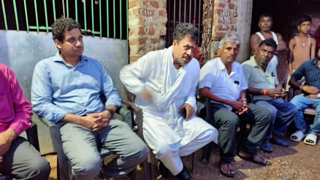 दुखद:बिजली मिस्त्री भोला शर्मा कि मौत पर बांका सांसद व अन्य जन प्रतिनिधि आश्रित परिवार के घर पहुंचकर दिया सांत्वना