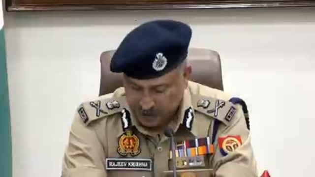 *UP पुलिस का बहुत बड़ा एक्शन* 
- 6 राज्यों में फैले लव जिहाद और धर्मांतरण जिहाद रैकेट का भंडाफोड़
- 10 आरोपी गिरफ्तार
- PFI, SDPI और और विदेशी फंडिंग (कनाडा/अमेरिका) से जुड़े तार
- ज़्यादातर पीड़ित नाबालिग हिंदू लड़कियां
- बहलाकर जबरन धर्मांतरण कराया गया
UP STF और ATS ने केंद्र व राज्य एजेंसियों के साथ मिलकर की बड़ी कार्रवाई ।
 *स्तब्ध है भारत और गर्व है उत्तर प्रदेश की पुलिस पर । सराहनीय कार्य ।*