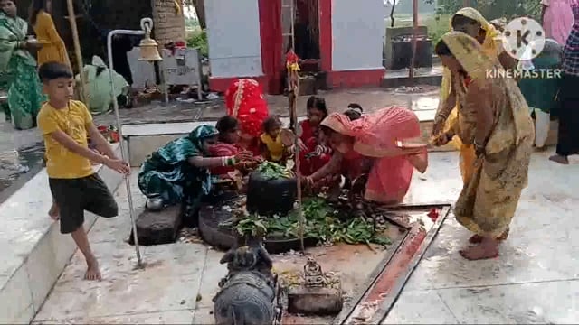 श्रावण मास की दूसरी सोमवारी पर शिवालयों में श्रद्धालुओं की लगी भीड़, किया जलाभिषेक