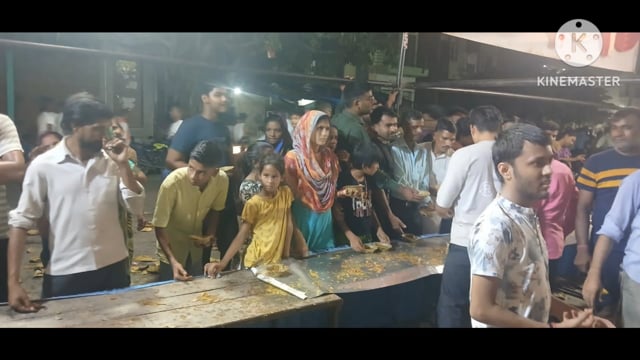 सावन के दूसरे सोमवार को मुस्लिम नौजवानों ने किया भंडारे का आयोजन और भरपेट तरीके से खिलाया भंडारा