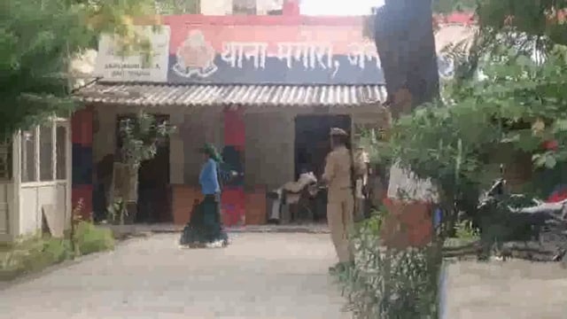 मगोर्रा थाने में पीड़ित महिला ने अश्लील गाली देते हुए पुलिस पर लगाये गंभीर आरोप 