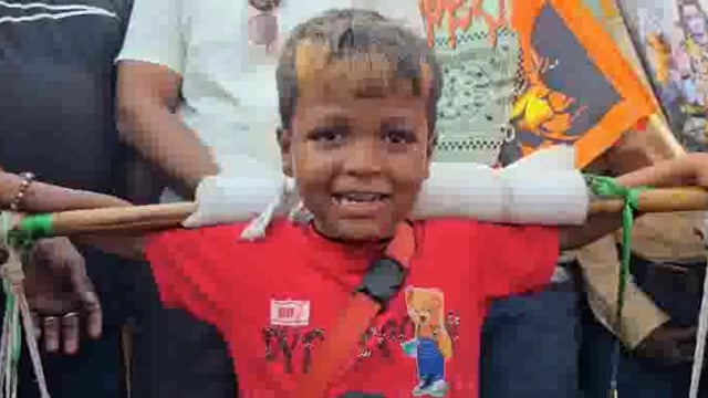 , फौजी बनने के लिए मासूम बच्चे ने उठाई हरिद्वार से कावड़