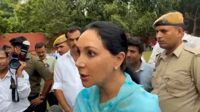 जयपुर दुनिया के शीर्ष 5 पर्यटन स्थलों में शामिल, उपमुख्यमंत्री दीया कुमारी ने नागरिकों से की अपील

जयपुर - जयपुर अब दुनिया के शीर्ष 5 पसंदीदा पर्यटन स्थलों की सूची में शामिल हो गया है। इस खास मौके पर, राजस्थान की उपमुख्यमंत्री दीया कुमारी ने#politics