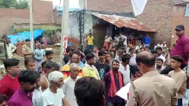 भंडारे के लिए हलवाई का कार्य करने आए व्यक्ति पर मकान का छज्जा गिरने से युवक की मौत