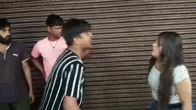 पति ने पकड़ा पत्नी को प्रेमी के साथ और फिर  हुई मारपीट