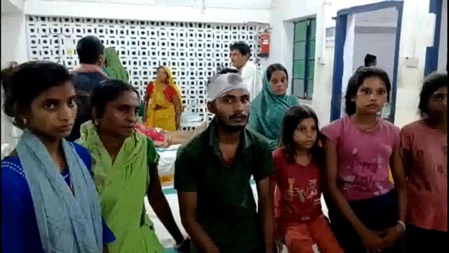 नल जल के पानी को लेकर हुए विवाद में पड़ोसी ने भाई-बहन पर हमला कर किया जख्मी।