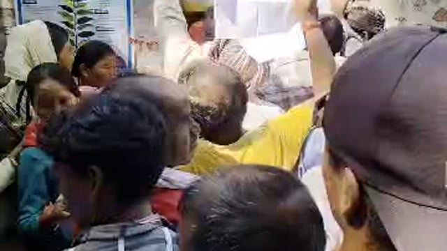 आज दूसरे दिन भी रही किसानों की भीड़