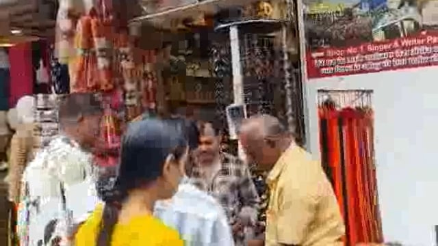 फिरोजाबाद में साईं मंदिर पर हर हफ्ते प्रसाद वितरण करते हुए दिखाई देते हैं प्रभु इनकी मनोकामना जरुर पूरी करें