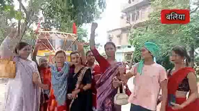 बांसडीह कस्बे से सैकड़ों की संख्या में कांवरियों का जत्था जलाभिषेक के लिए देवघर हुवा रवाना