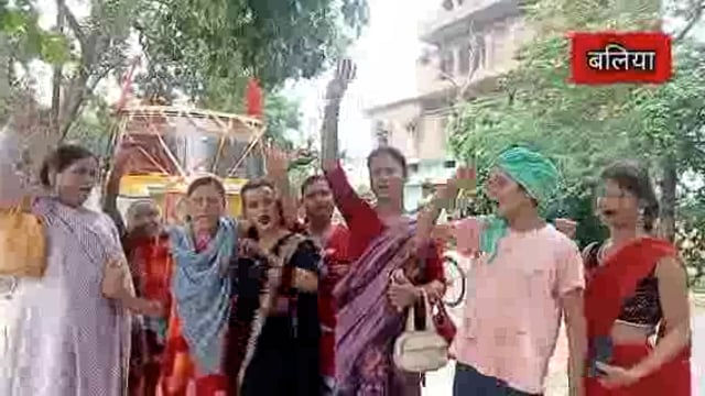 बांसडीह कस्बे से सैकड़ों की संख्या में कांवरियों का जत्था जलाभिषेक के लिए देवघर हुवा रवाना