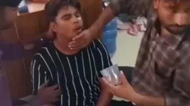 छटीकरा पर पति ने अपनी पत्नी को रंगे हाथ किसी दूसरे व्यक्ति के साथ पकड़ा पुलिस की मदद न मिलने पर आया सदमे में