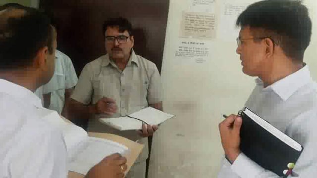 भगवानपुर! जिलाधिकारी मयूर दीक्षित ने किया तहसील और विकास खंड का औचक निरीक्षण!