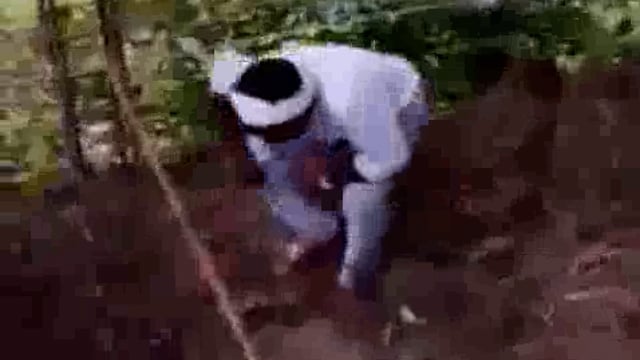 मदरसे के निर्माण के लिए खोदी जा रही नींव से निकाला शिवलिंग,सूचना के बाद उमड़ा आस्था का सैलाब