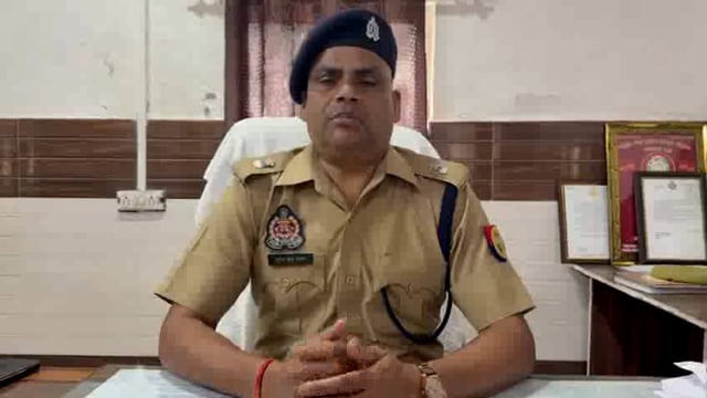 थाना बरसाना क्षेत्रान्तर्गत ग्राम सीह में डॉ0 बाबा साहब अम्बेडकर की मूर्ति क्षतिग्रस्त की पुलिस अधीक्षक ग्रामीण मथुरा