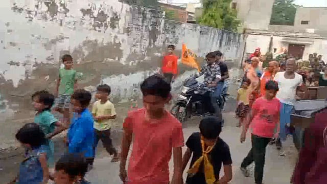 हर हर शंभू की गूंज के साथ हरकरना नगला से तृतीय डाक कावड़ की ऐतिहासिक यात्रा निकली