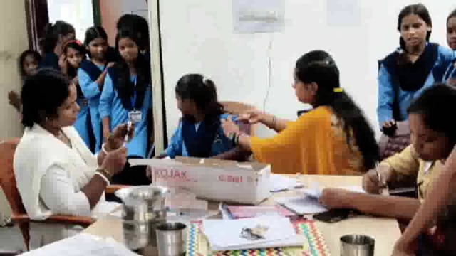 डॉ भीमराव अंबेडकर आवासीय विद्यालय सिरदला में छात्राओं को कैंसर का लगाया गया टीका