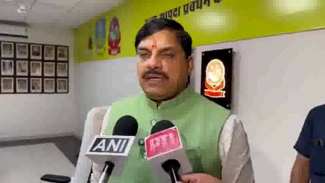 मुख्यमंत्री मोहन यादव ने भोपाल स्थित होमगार्ड केंद्र में बाढ़ राहत कार्यों का निरीक्षण किया

"आज, मैंने भोपाल स्थित होमगार्ड के बाढ़ आपदा केंद्र का#politics