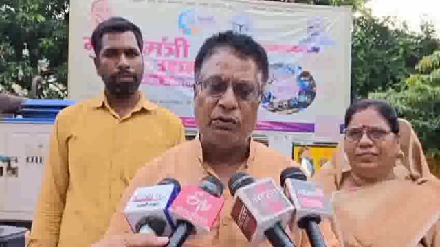 धतुरी टोला निवासी व मनियर इंटर कालेज के पूर्व प्रधानाचार्य हरेंद्र सिंह ने पर्यावरण को लेकर लोगो को किया जागरूक