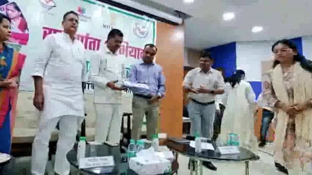 हरिद्वार! विकास भवन में संपूर्णता अभियान सम्मान समारोह में 22 अधिकारियों को किया गया सम्मानित!