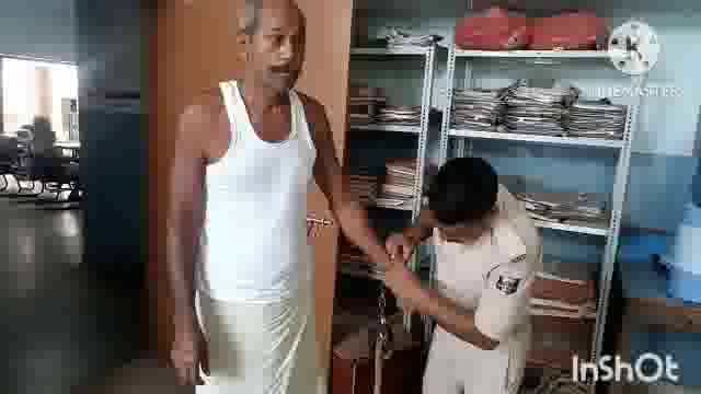 सूर्यगढ़ा- नंदपुर गांव से एक वारंटी को गिरफ्तार कर पुलिस हिरासत में पेशी के लिए भेजा गया लखीसराय न्यायालय।