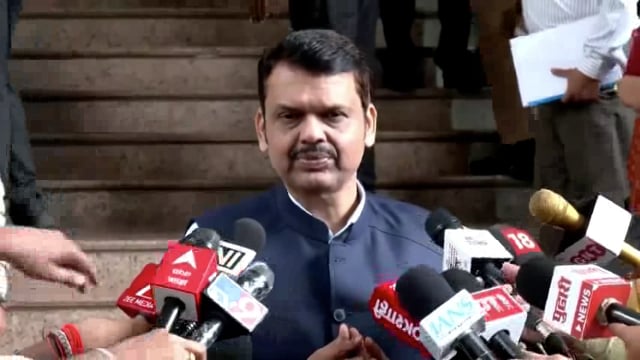 देवेंद्र फडणवीस ने कांग्रेस से माफ़ी की मांग की, आरोप लगाया कि मालेगांव मामले ने 