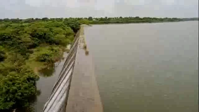 उदगीर शहराला पाणीपुरवठा करणारा बनशेळकी धरण ओव्हरफ्लो