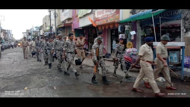 लोकशाहीर अण्णाभाऊ साठे यांच्या जयंती निमित्त उदगीरात पोलिसांचा रूट मार्च