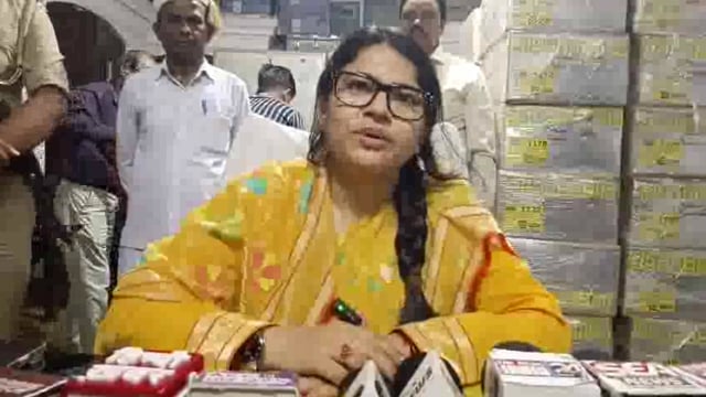 गोंडा की डीएम प्रियंका निरंजन ने संभाला चार्ज 