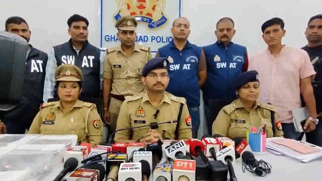  गाजियाबाद, स्वाट टीम डीसीपी ट्रांस हिन्डन जोन व  थाना प्रभारी लिंक रोड मय पुलिस टीम द्वारा लिंक रो