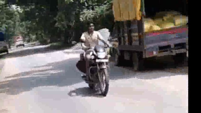 100-150 एकर शेती असणाऱ्यांनाच खत मिळतो का..?; उपसरपंच संजय अलोणे यांचा सवाल..!