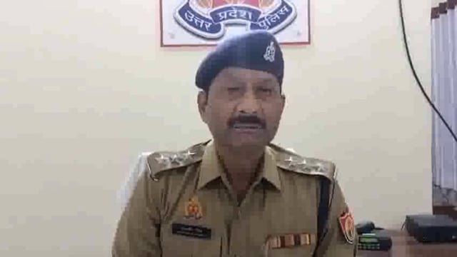 झांसी थाना सीपरी बाजार क्षेत्रान्तर्गत चोरी की घटना से सम्बन्धित शातिर अभियुक्त गिरफ्तार,कब्जे से करीब 04 लाख के जेवरात 