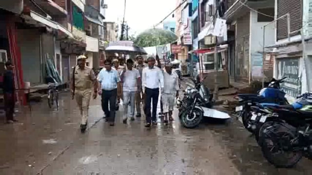 डीएम ने बरसात को देखते हुए नगर पालिका क्षेत्र का किया निरीक्षण,ईओ के कानों और चेहरों पर सुगबुगाहट