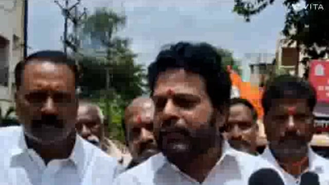 आज शिवसेना उबाठा ने कोल्हा पूर महापालिकेला झालेल्या  भ्रष्टाचार विरोधी घेरावा घालु न अधिकारी ना निवेदन दिले.