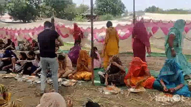 जनपद मथुरा में स्वर्गीय बलवीर देवी के द्वादशी संस्कार में ग्राम सरूआ में आया जन सैलाब, प्रधान बेटे ने किया जिला झरा