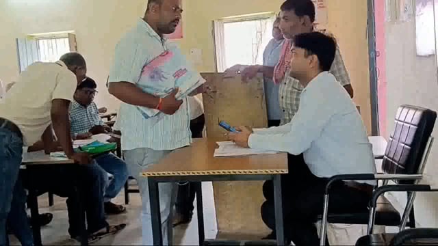 बी एल ओ की बैठक में मतदाता सूची पुनरीक्षण की की गई समीक्षा