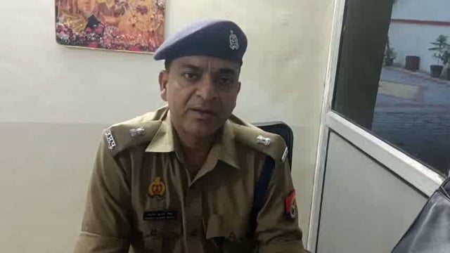 थाना जमुना पार क्ट्रेक्टर ट्राली व ट्रक का टायर फट जाने के कारण  आपस में टकराने के कारण तीन व्यक्तियों की मौत एक घायल