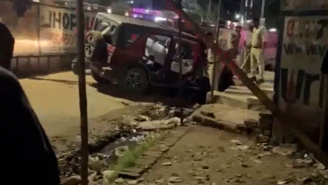 ये वृन्दावन का मामला है देर रात्रि का  थार सवार युवकों ने तेज रफ़्तार से  लापरवाही से गाडी क़ो चलाते हुए कई लोगो क़ो घायल क